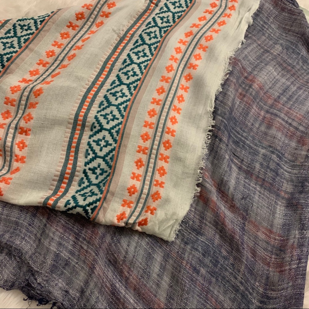 Aztec Pattern Infinity Scarf - Picture 9 of 9